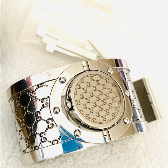 Gucci watch main image 9